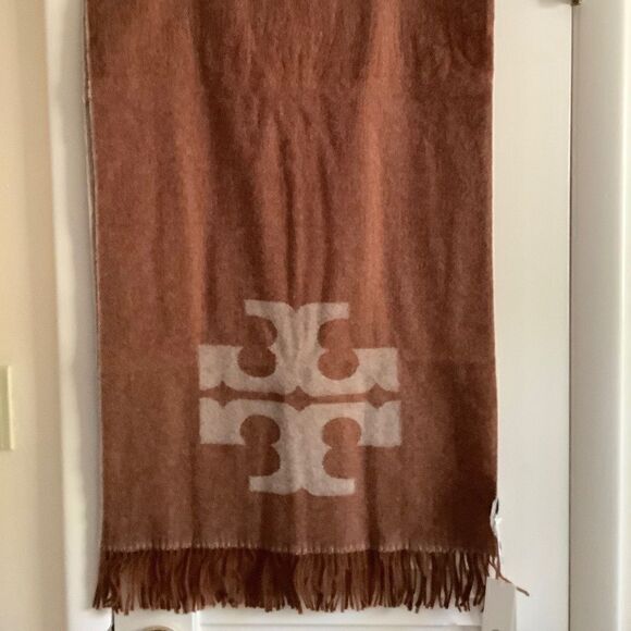 NWT tory BURCH 100% WOOL REVERSIBLE CINNAMON/BEIGE LARGE SCARF - Picture 1 of 15